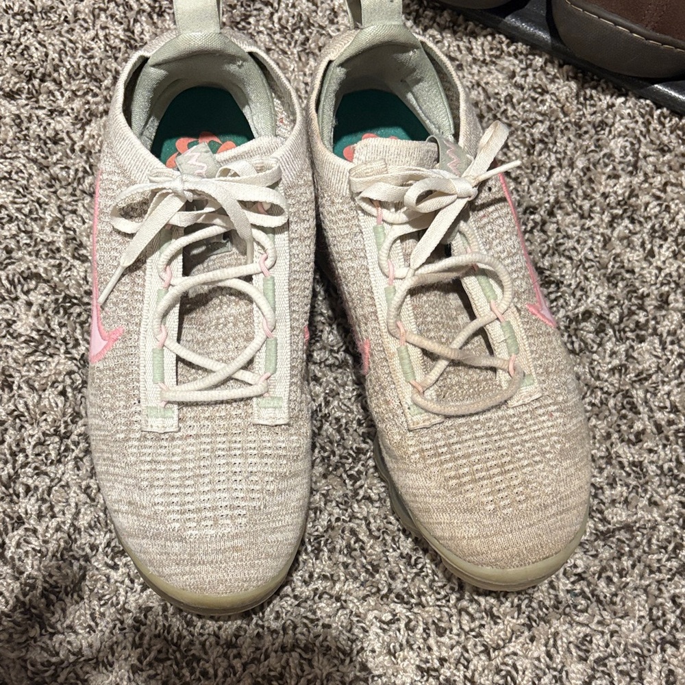 Nike Women's Sneakers in Cream and Pink